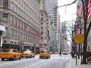 Att shoppa på Fifth Avenue i New York